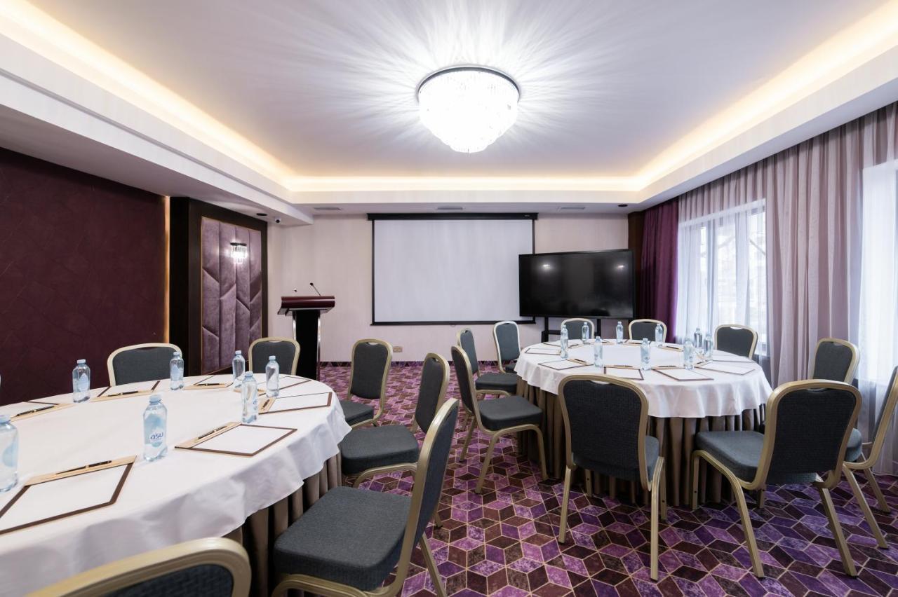Orient Hotel Biskek Kültér fotó