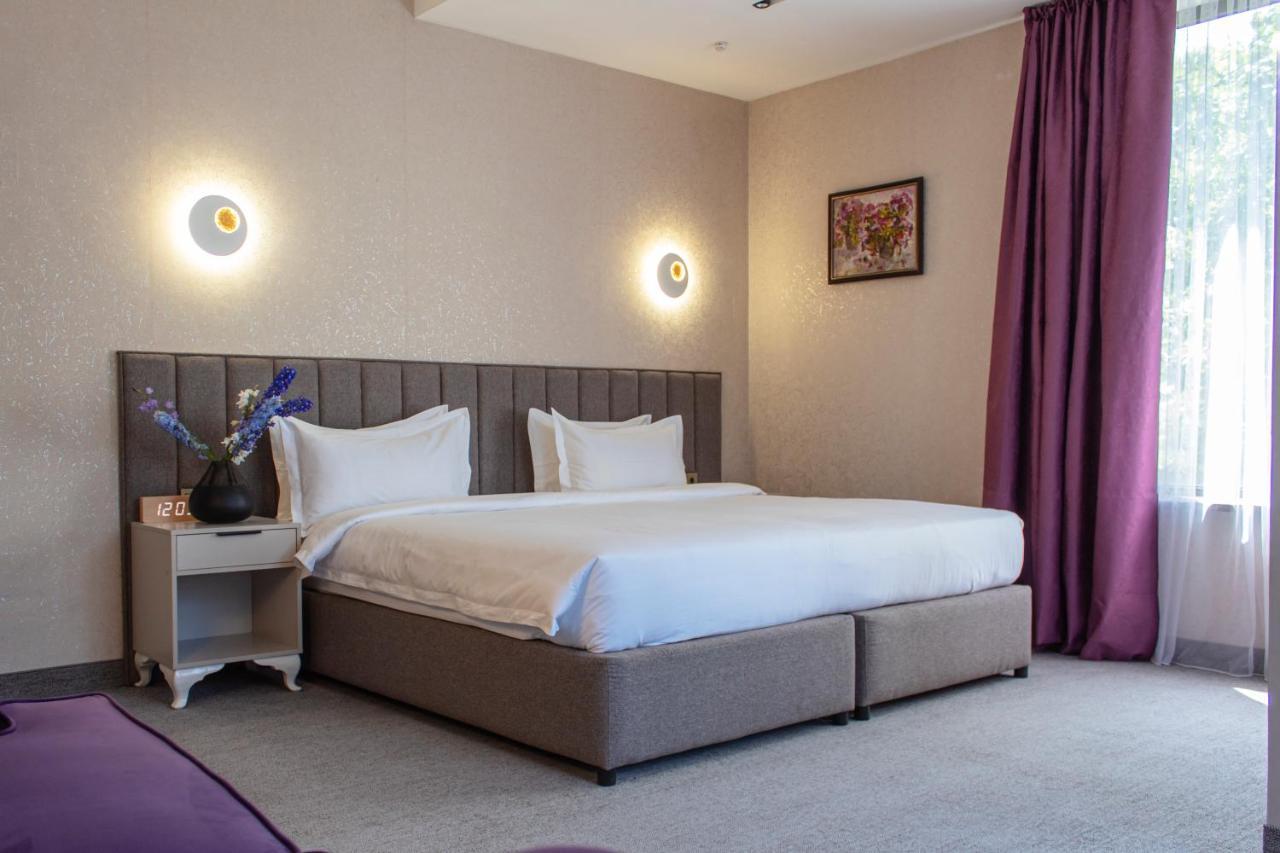 Orient Hotel Biskek Kültér fotó