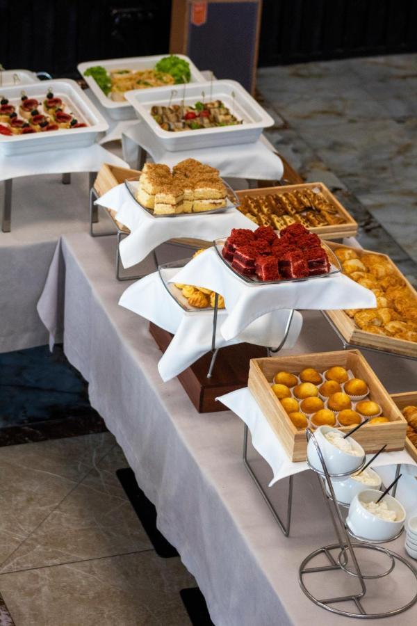 Orient Hotel Biskek Kültér fotó