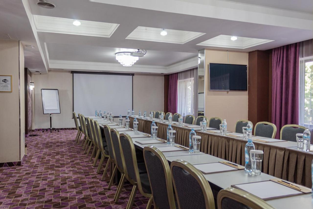 Orient Hotel Biskek Kültér fotó