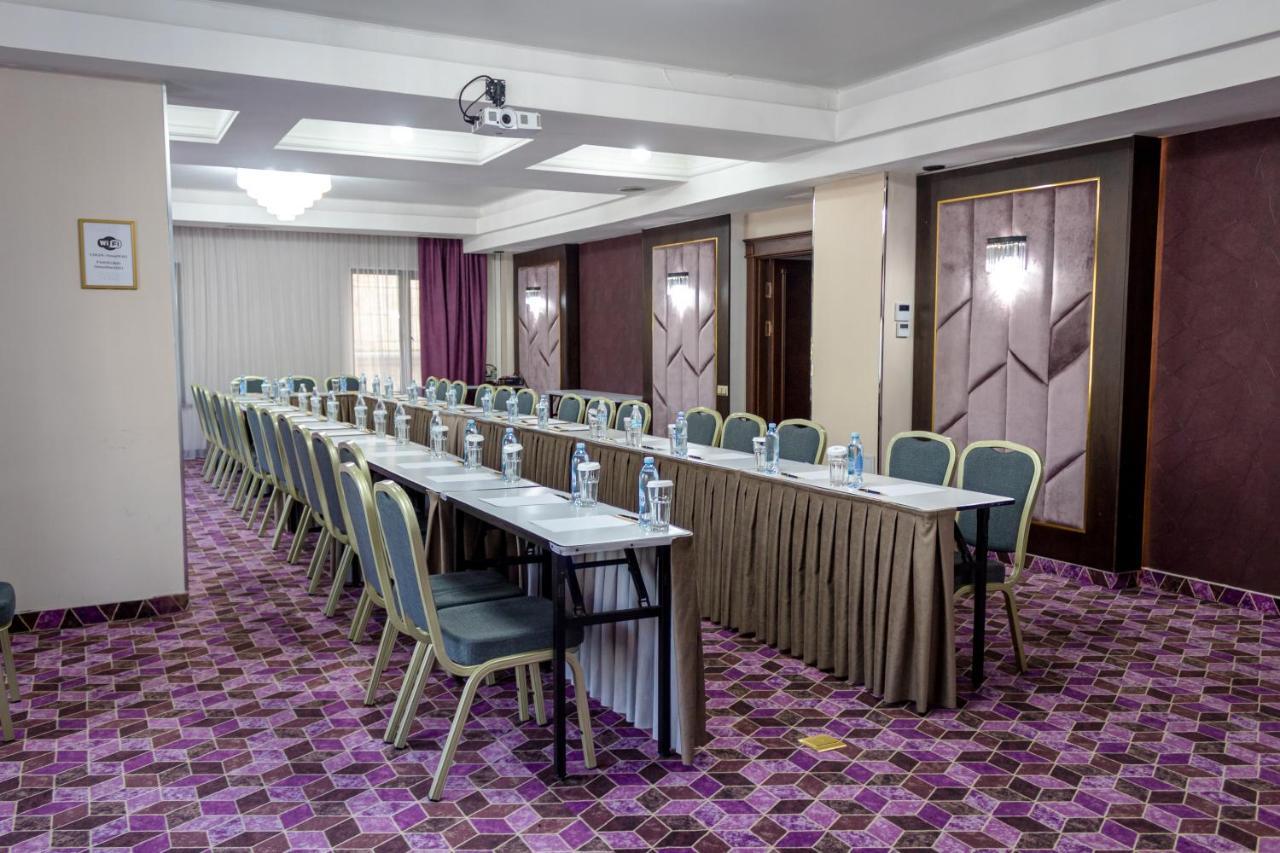 Orient Hotel Biskek Kültér fotó