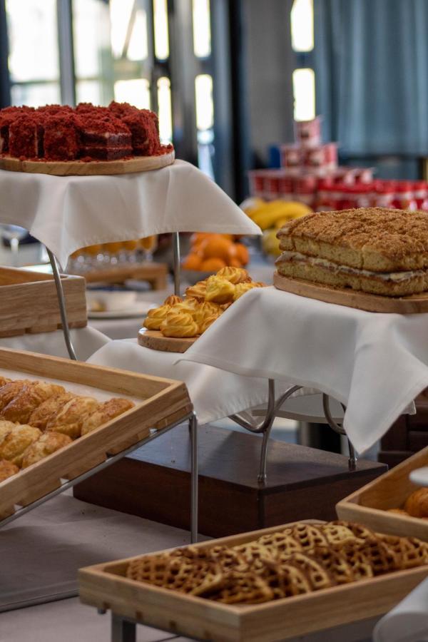 Orient Hotel Biskek Kültér fotó