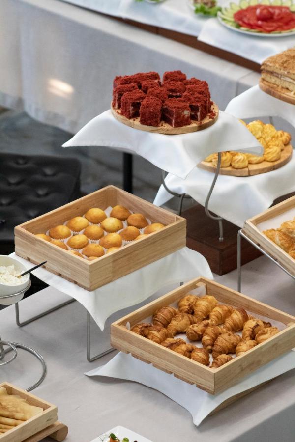 Orient Hotel Biskek Kültér fotó